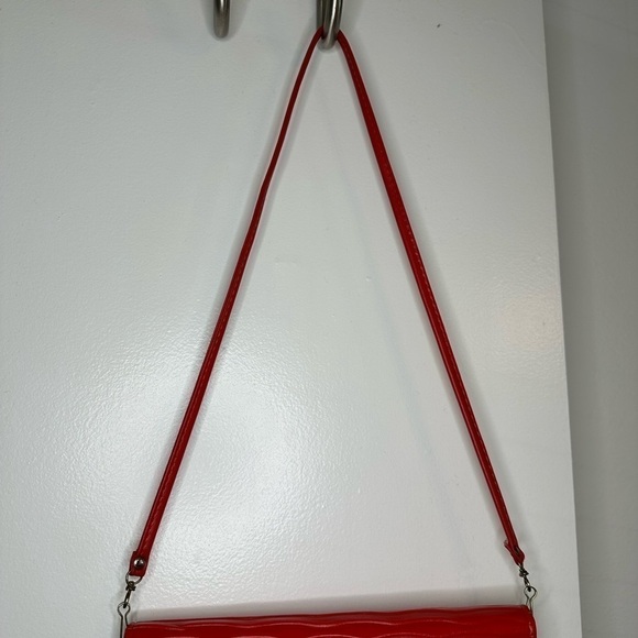 Clutch crossbody shoulder bag purse red removable strap envelope snap closure - Picture 10 of 13